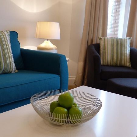 St Raphael House, City Centre Charming Apartments Бэйсингсток Экстерьер фото