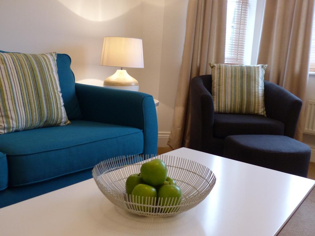 St Raphael House, City Centre Charming Apartments Бэйсингсток Экстерьер фото